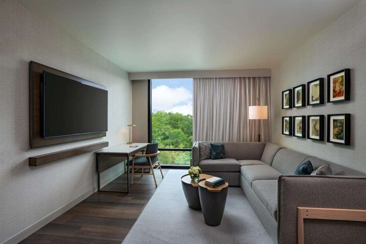 Hyatt Regency Conroe Hotel Exterior photo